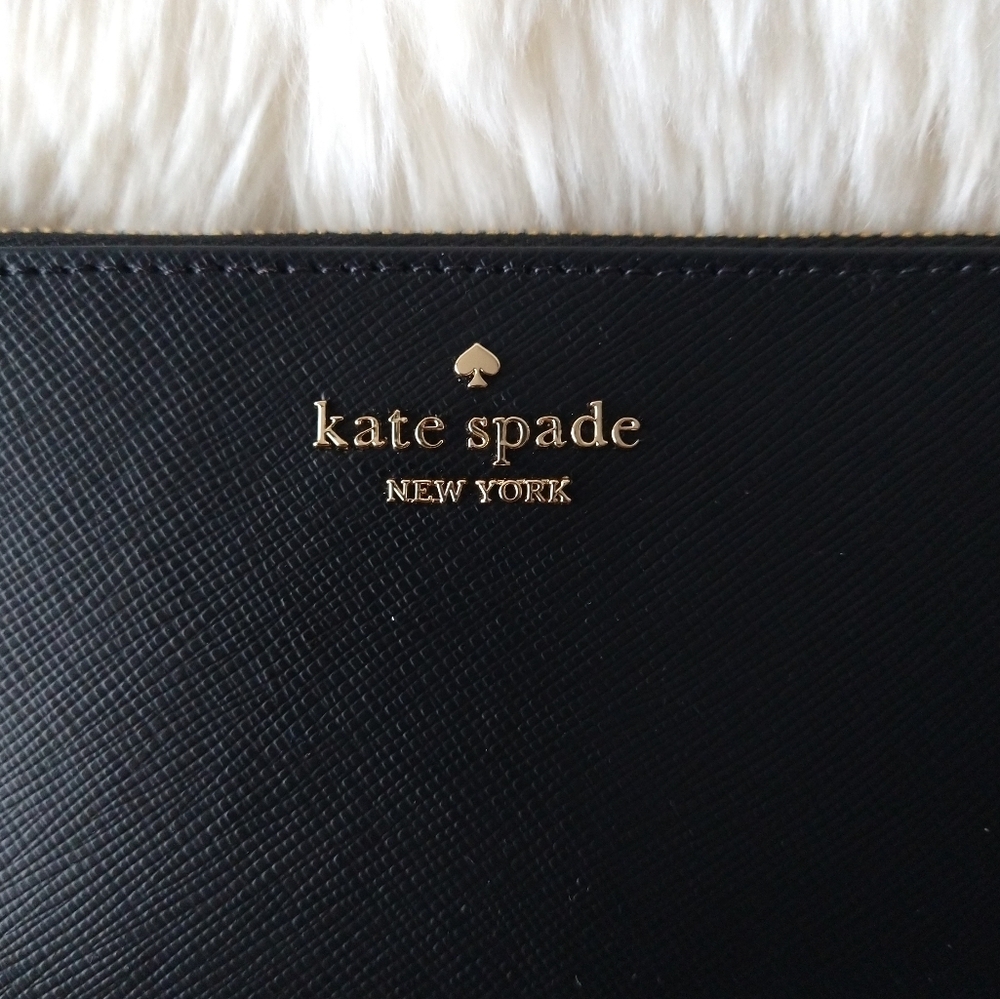 🤩Kate Spade Black Small Wristlet (Lucy)🤩 - Picture 2 of 10